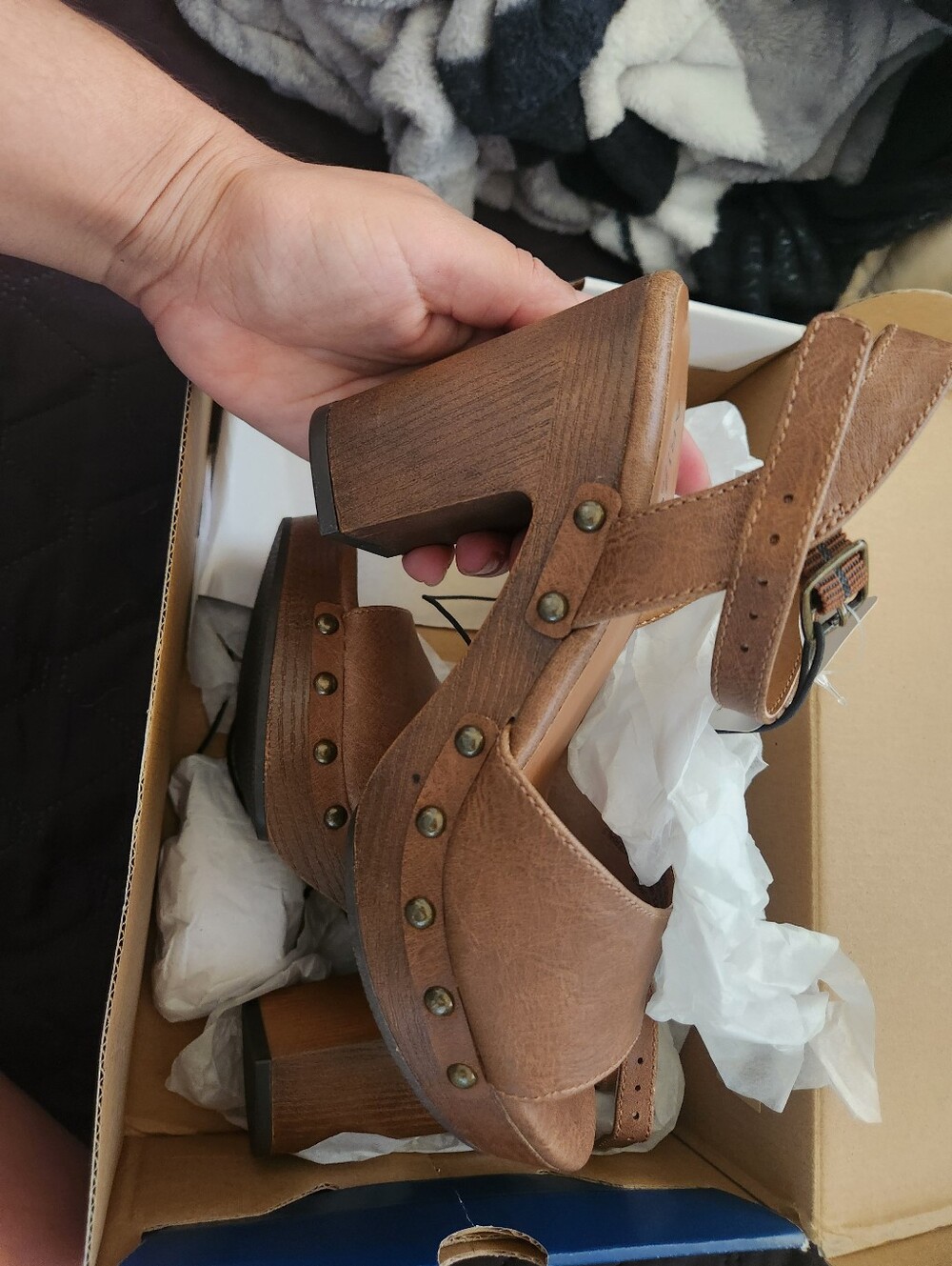 Arizona Jean Company Women’s Brown Studded Platform Sandals